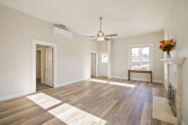 Building Photo - Pendegast House-ADU