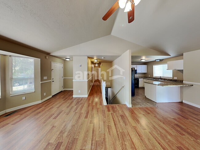 Building Photo - 1329 E 410 S St