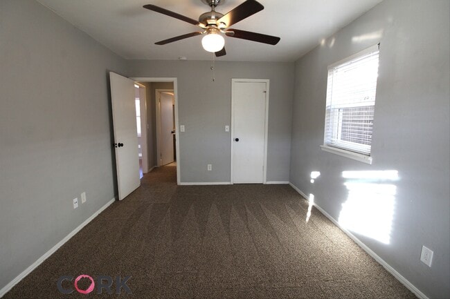 Building Photo - 609 Belle Air Ave