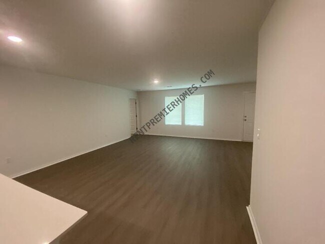 Building Photo - 11 Vineyard Dr