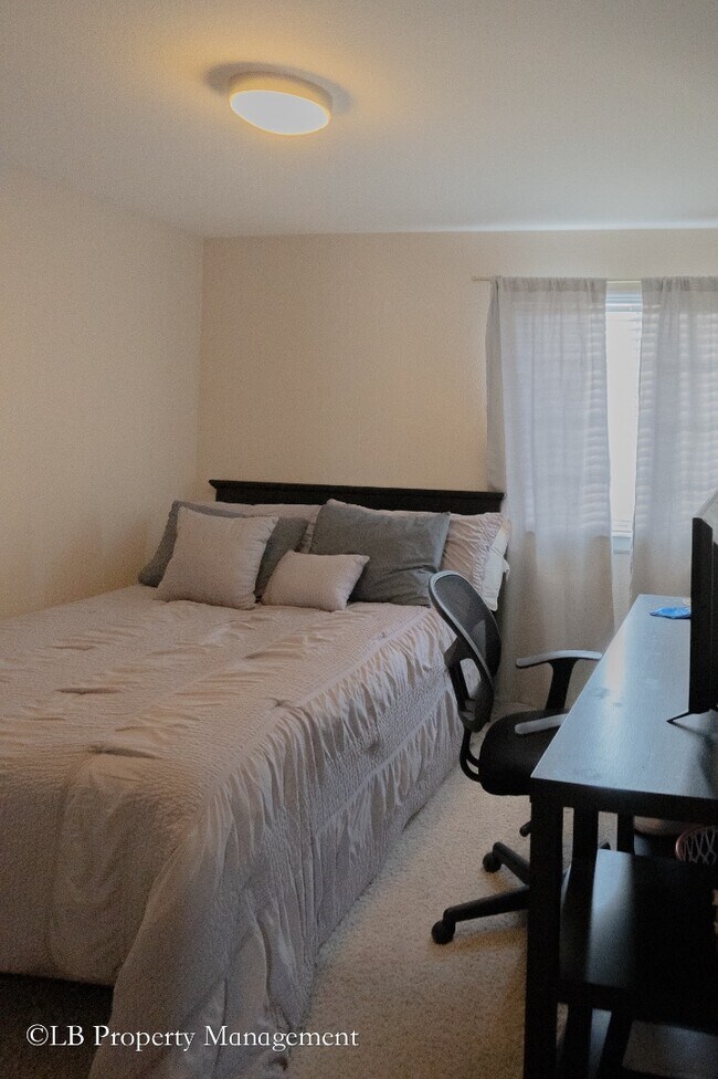 Building Photo - 4780 N Foxtail Dr