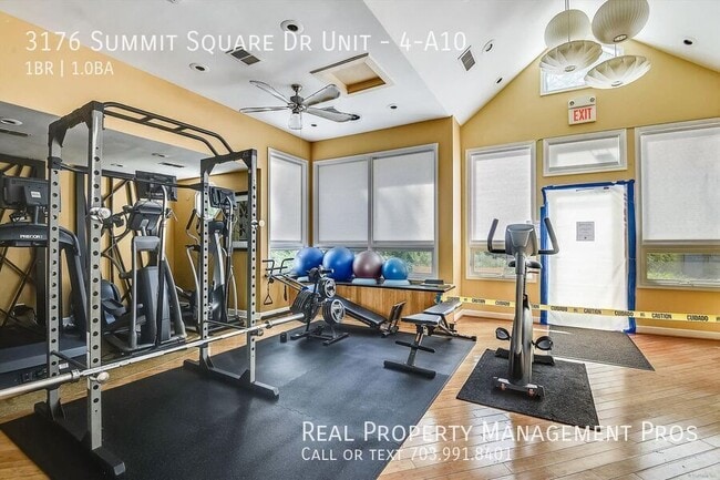 Building Photo - 3176 Summit Square Dr