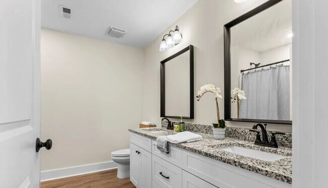 Building Photo - 206 Beacon Ave