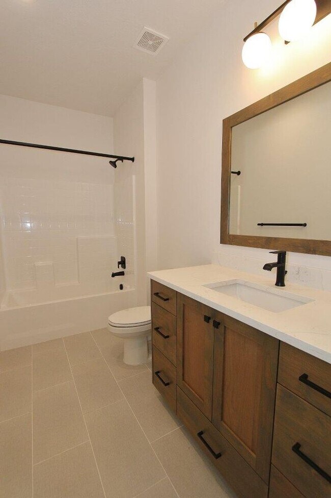 Building Photo - Immaculate Single-Level Patio Home