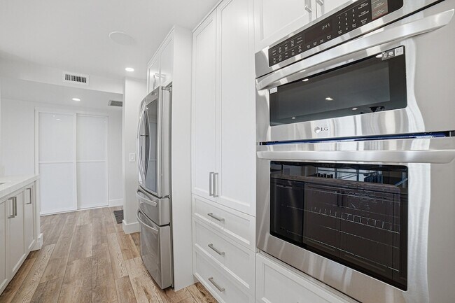 Building Photo - 111 N Pompano Beach Blvd