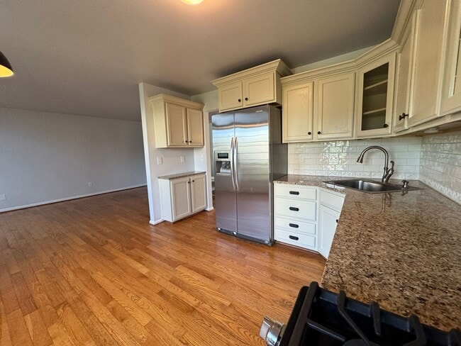 Building Photo - THREE BEDROOM  w Finished Basement- PARKLA...