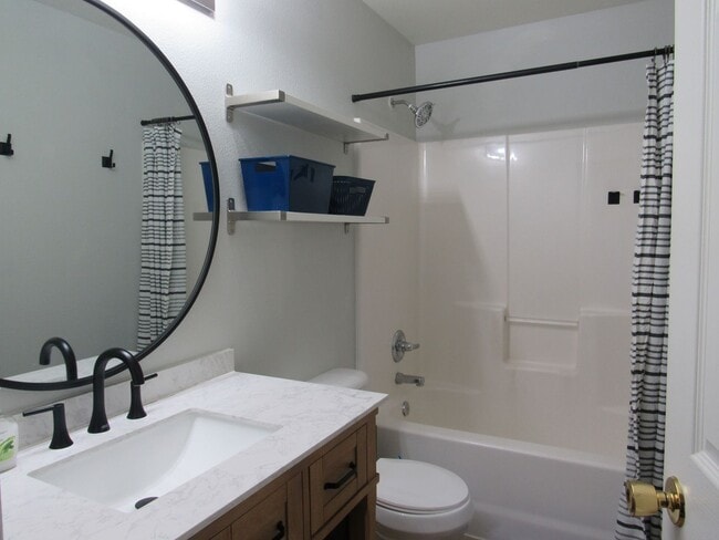 Building Photo - Gorgeous Westside 3 bd Twin Home