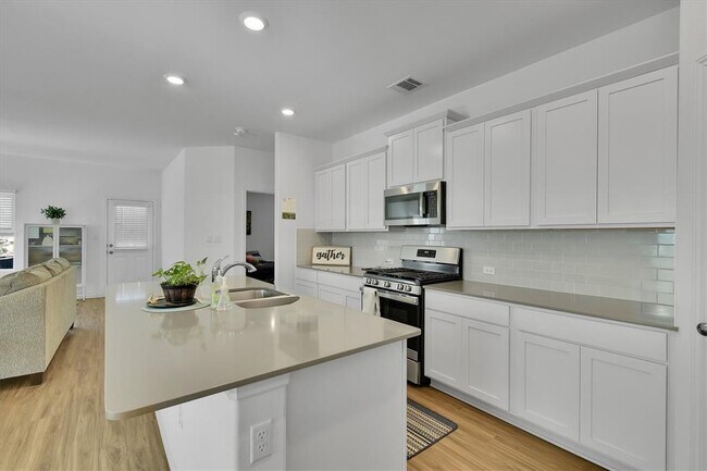 Building Photo - 1621 Brueggerhoff Rd