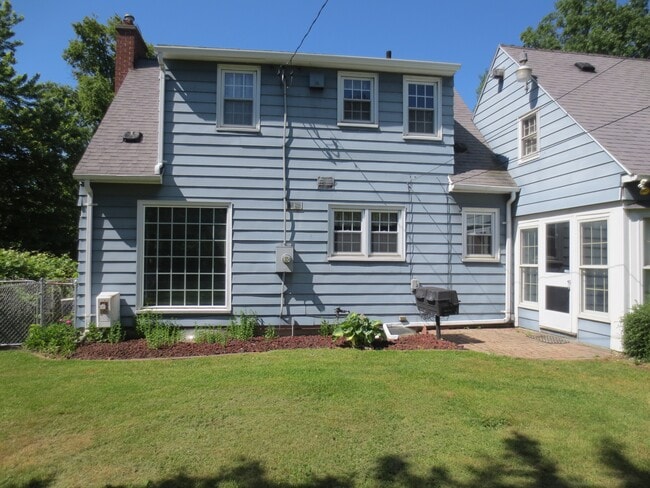 Building Photo - 522 E Atherton Rd