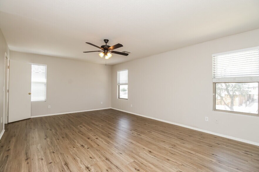 Building Photo - 11552 E Flower Cir