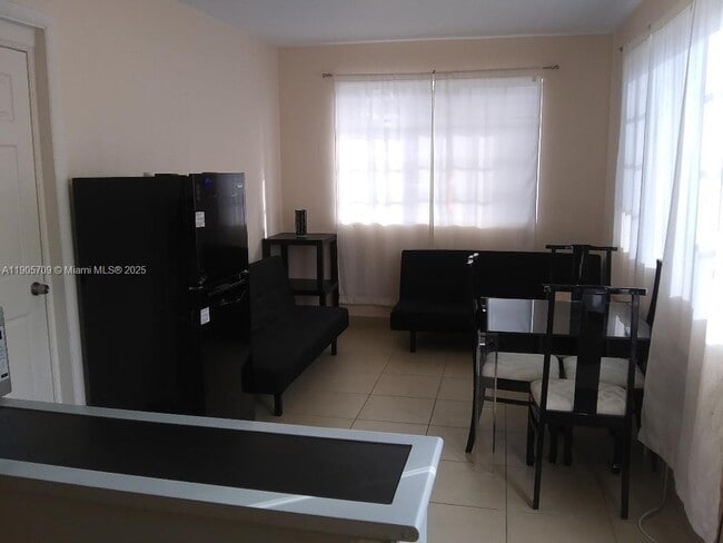 Building Photo - 734 SW 5th Ave