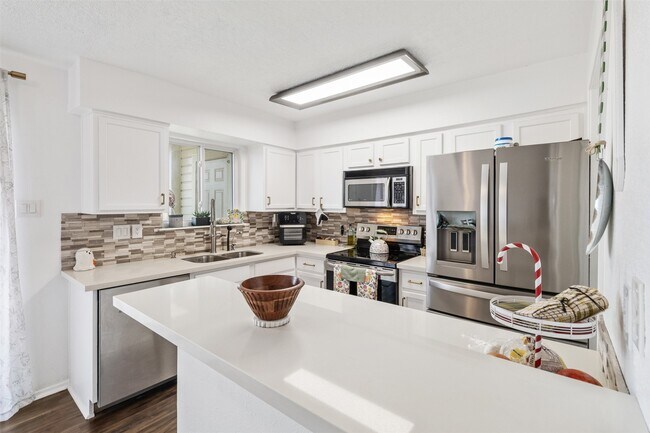 Building Photo - 7600 Emmett F Lowry Expy