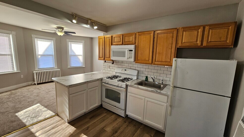 Building Photo - 5040 Washington Ave