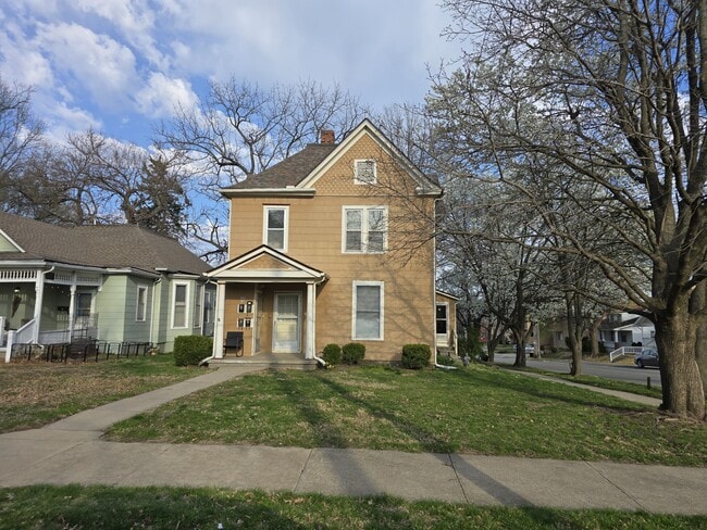 Building Photo - 221 S Pleasant St