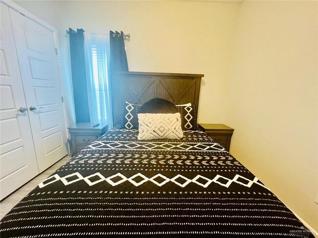 Building Photo - 16 Magnolia Ave