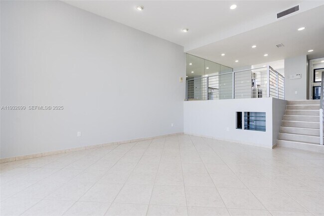 Building Photo - 3925 NE 171 St