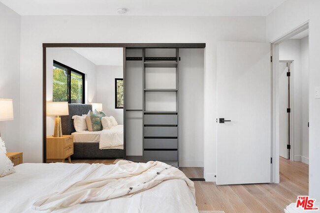 Building Photo - 4943 Palomar Dr