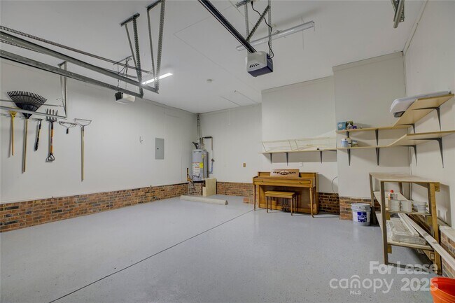 Building Photo - 7017 Scuppernong Ct