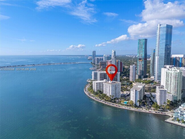 Building Photo - 1420 Brickell Bay Dr