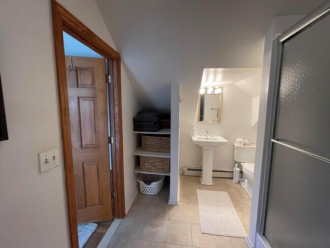 Building Photo - 5650 N Bayview Rd