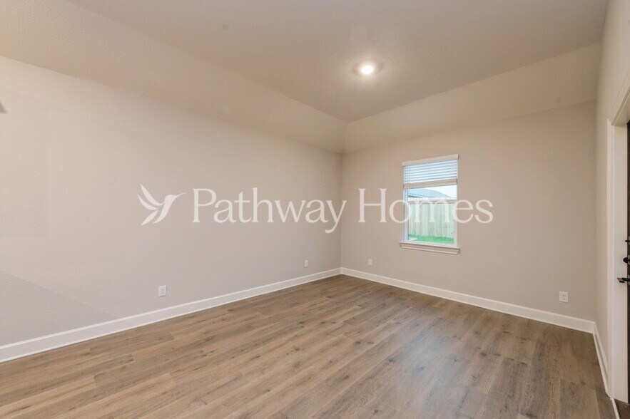 Building Photo - 624 Brookside Dr