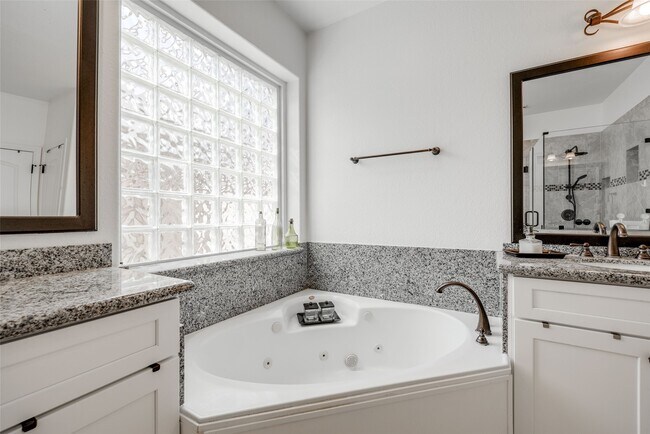 Building Photo - 5722 Ballina Canyon Ln