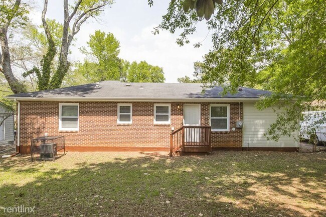 Building Photo - 3 br, 1 bath House - 3235 Bluebird Ln