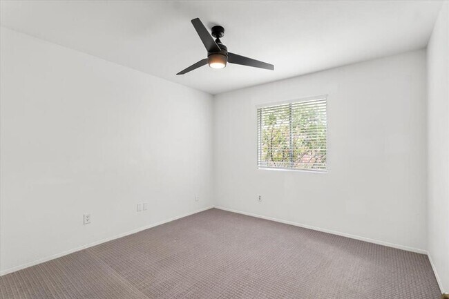 Building Photo - 6105 Back Bay Ln