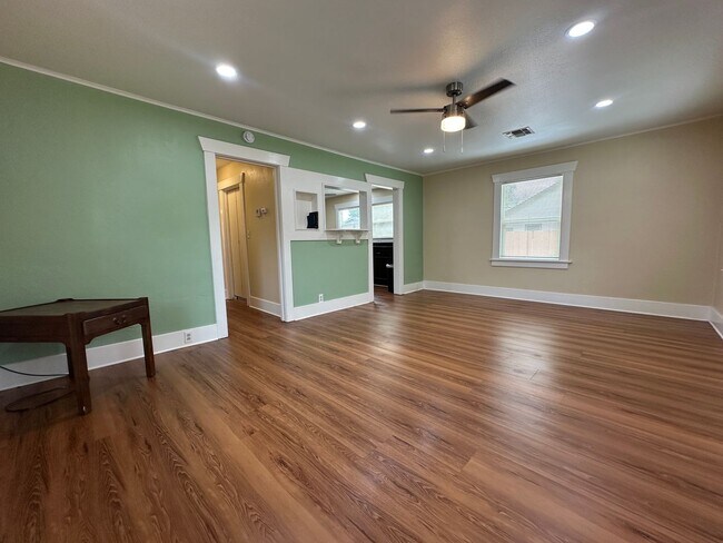 Building Photo - 210 Las Flores Ave