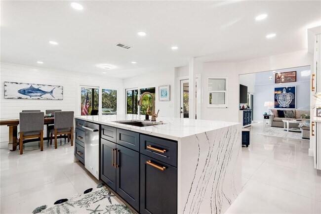 Building Photo - 2500 Monterey St