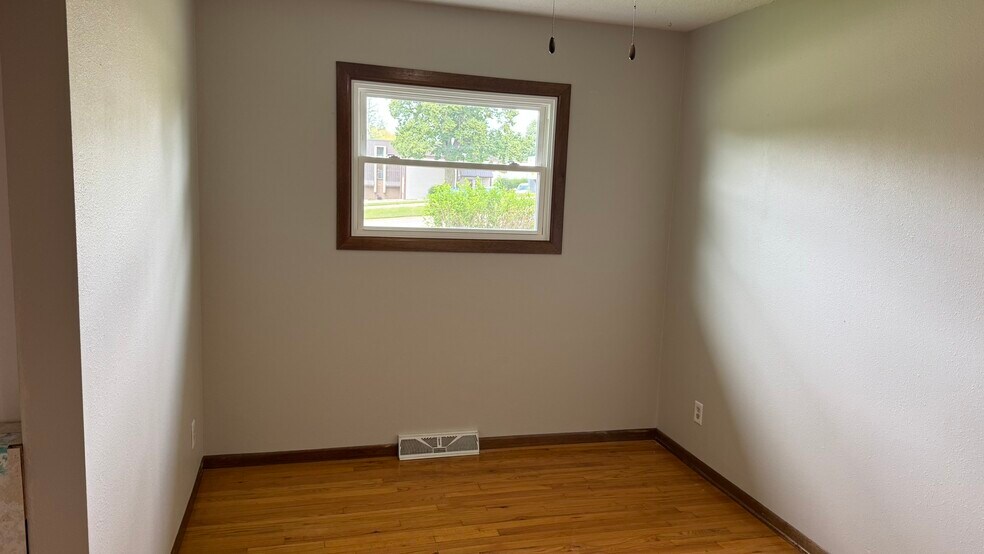 Building Photo - 1331 Spruce Hills Dr