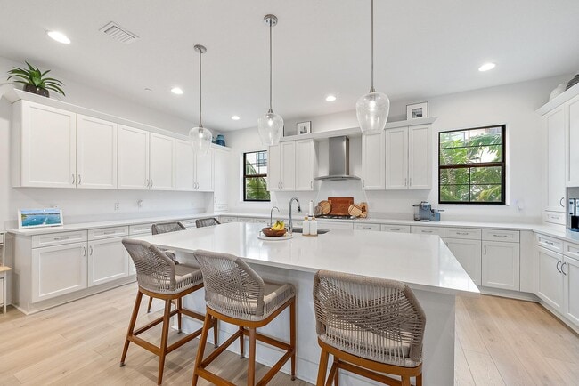 Building Photo - 12514 Gross Pointe Dr