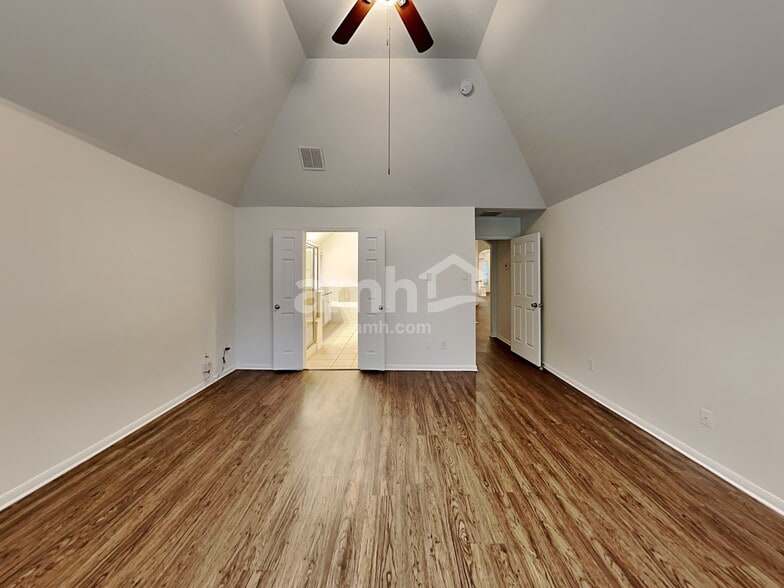 Building Photo - 15207 Henderson Point Dr