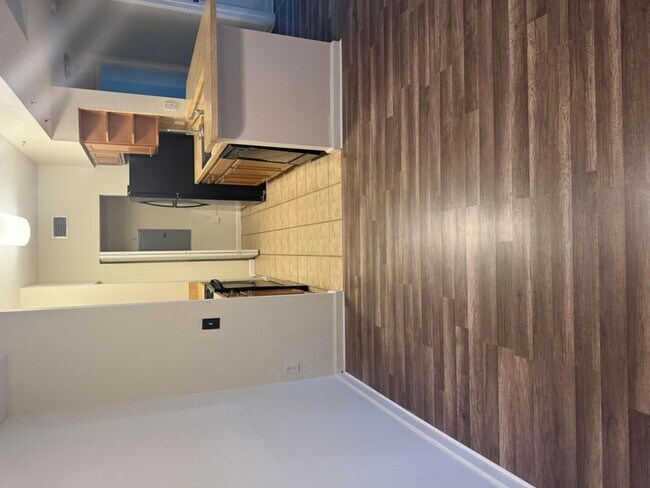 Building Photo - 9901 Baywinds Blvd