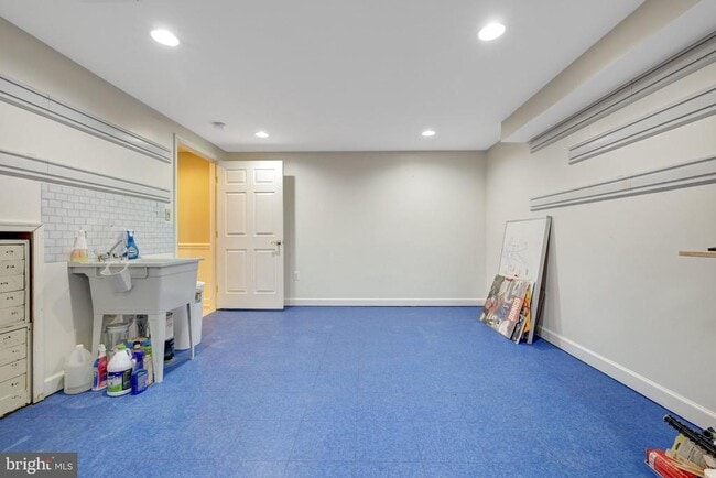 Building Photo - 2230 Carmichael Dr