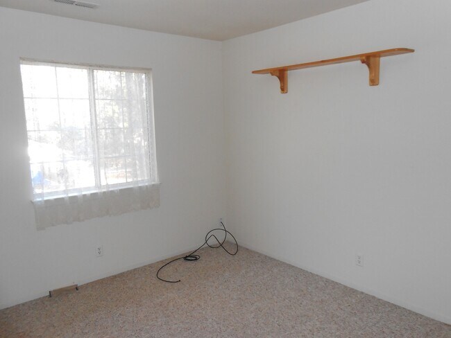 Building Photo - 4896 Chateau Way