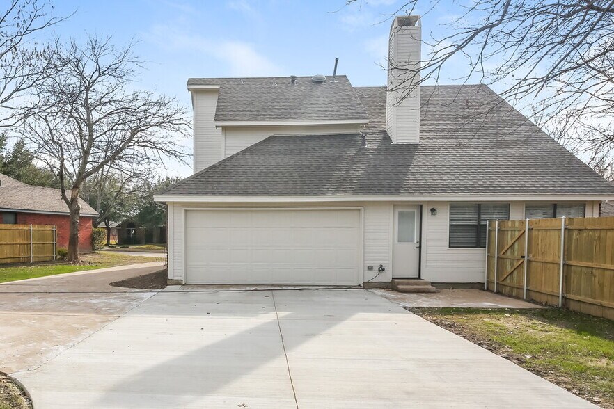 Building Photo - 657 Edgewood Dr