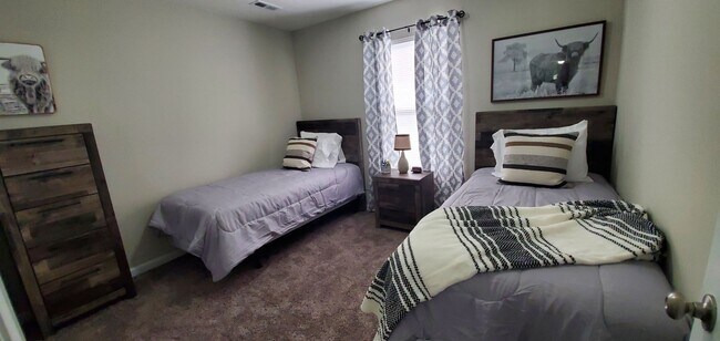 Building Photo - Fully furnished and Fully stocked Brand Ne...