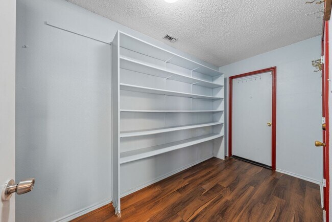 Building Photo - 7919 Wayside Trail