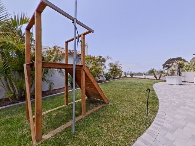 Building Photo - Spectacular 4 bedroom family home with oce...
