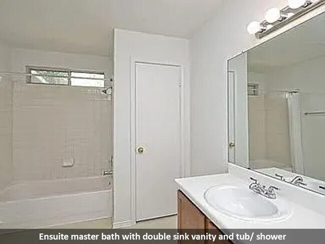 Building Photo - 17204 Ardisia Dr