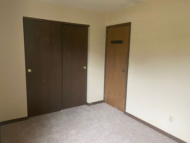 Building Photo - $1,250 | 2 Bedroom, 2.5 Bathroom Townhome ...