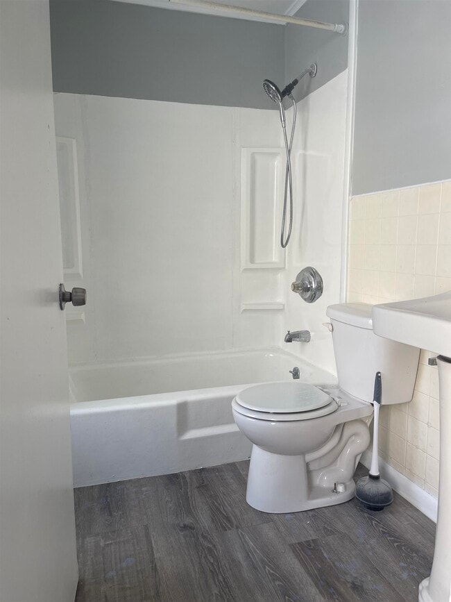 Building Photo - 81 Pine St