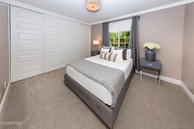 Building Photo - 249 Greenmeadow Dr