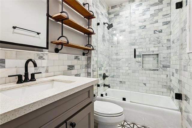 Building Photo - 525 Dumaine St