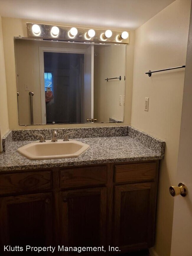 Building Photo - 2 br, 1 bath House - 340 Hollis Road