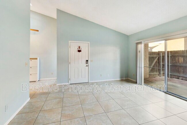 Building Photo - 629 N Mesa Dr