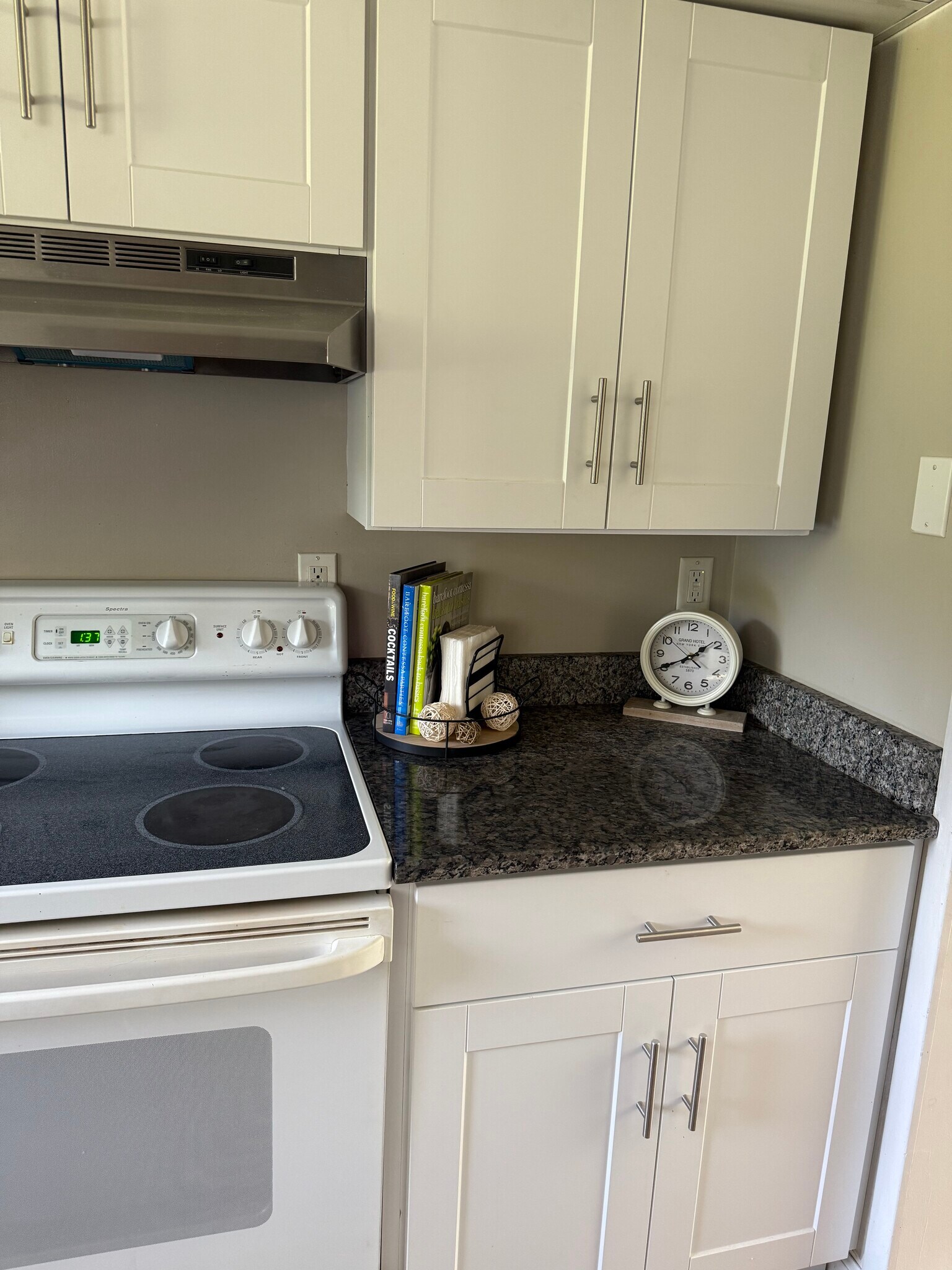 Building Photo - 200 Maple Rd