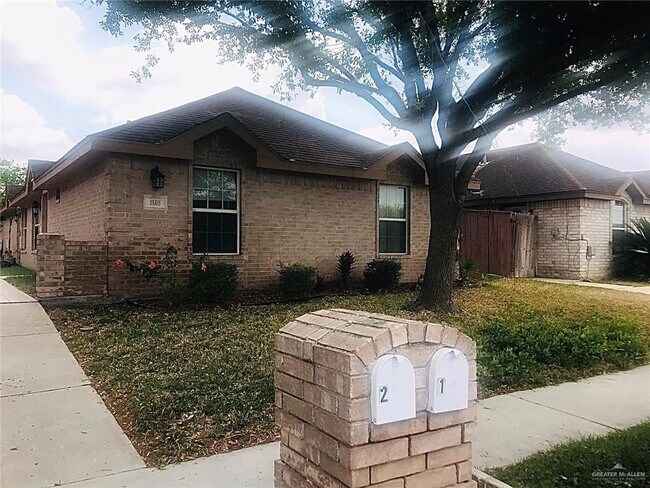 Primary Photo - 806 W Palm Dr