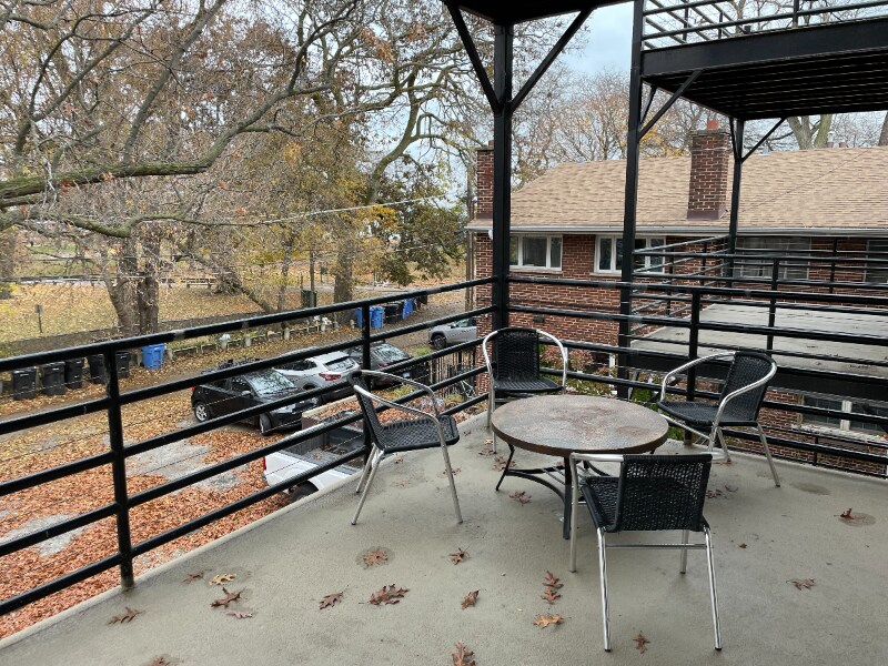 Building Photo - 1126 W Morse Ave